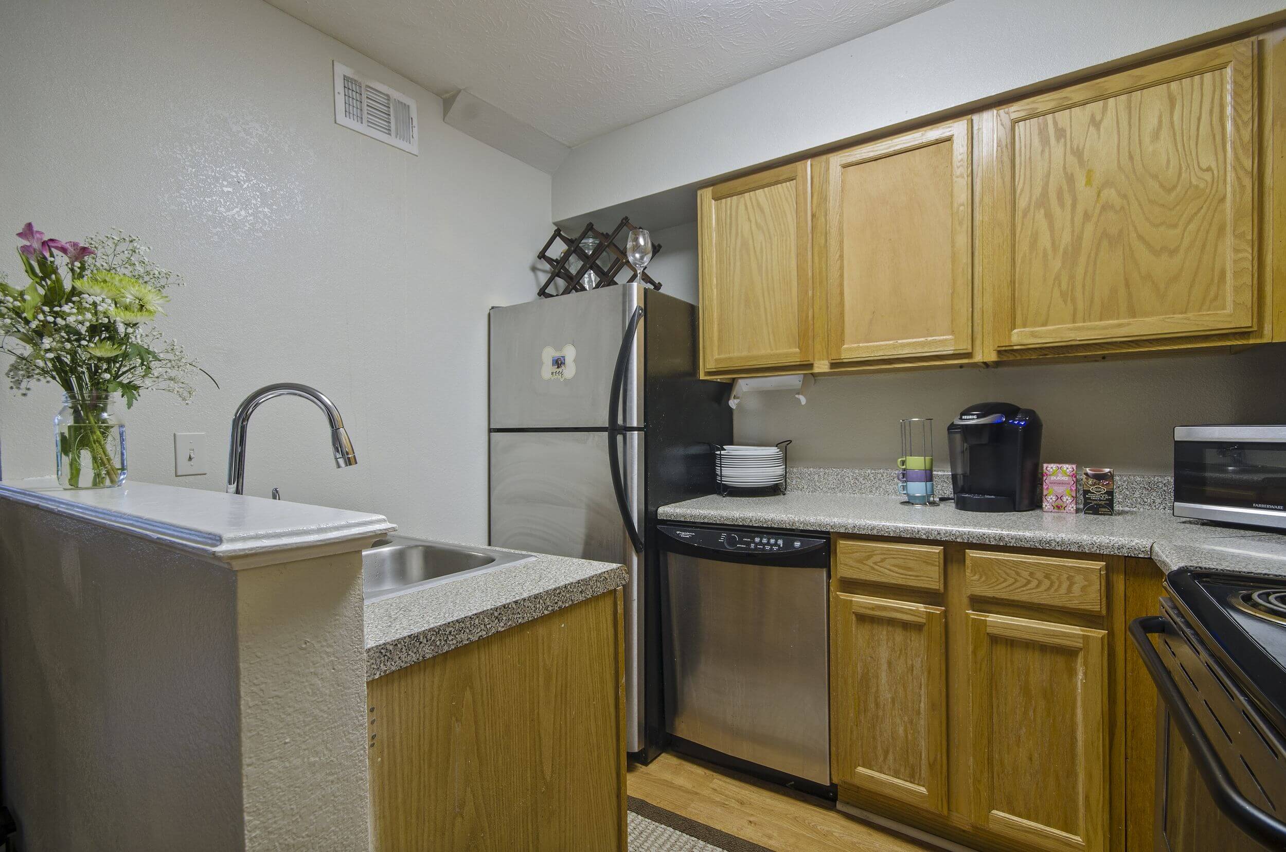 logan-square-apartments-near-auburn-kitchen-cabinets