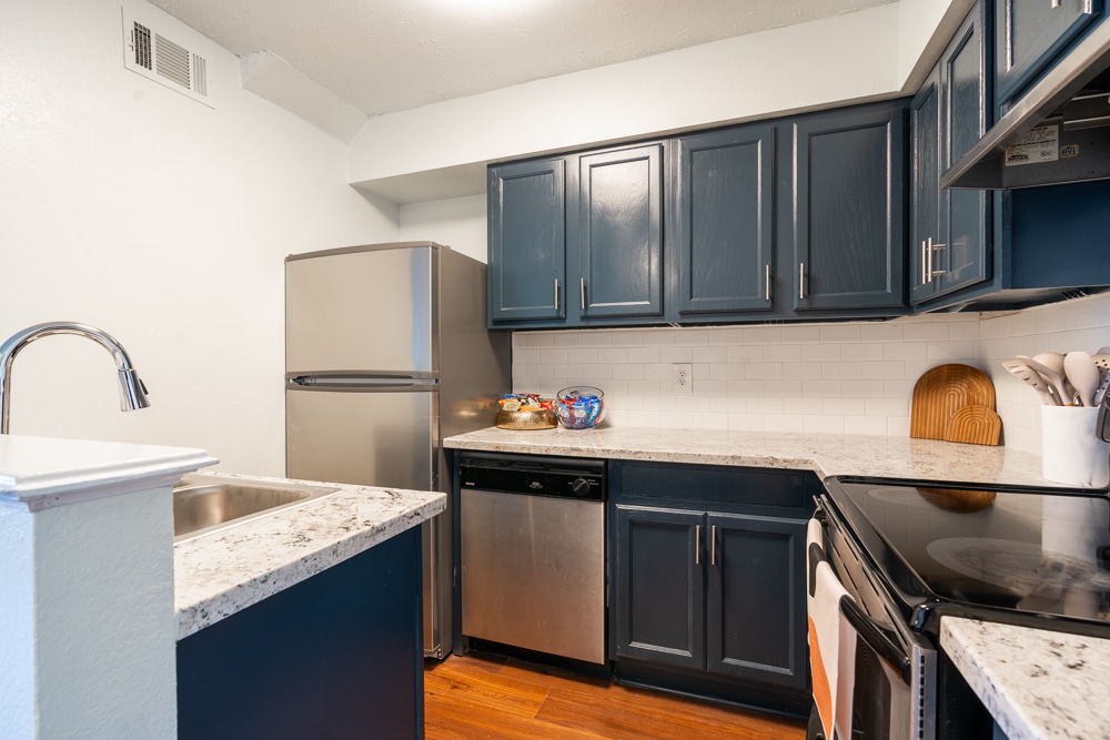 logan-square-apartments-near-auburn-kitchen-stainless-steel-appliances